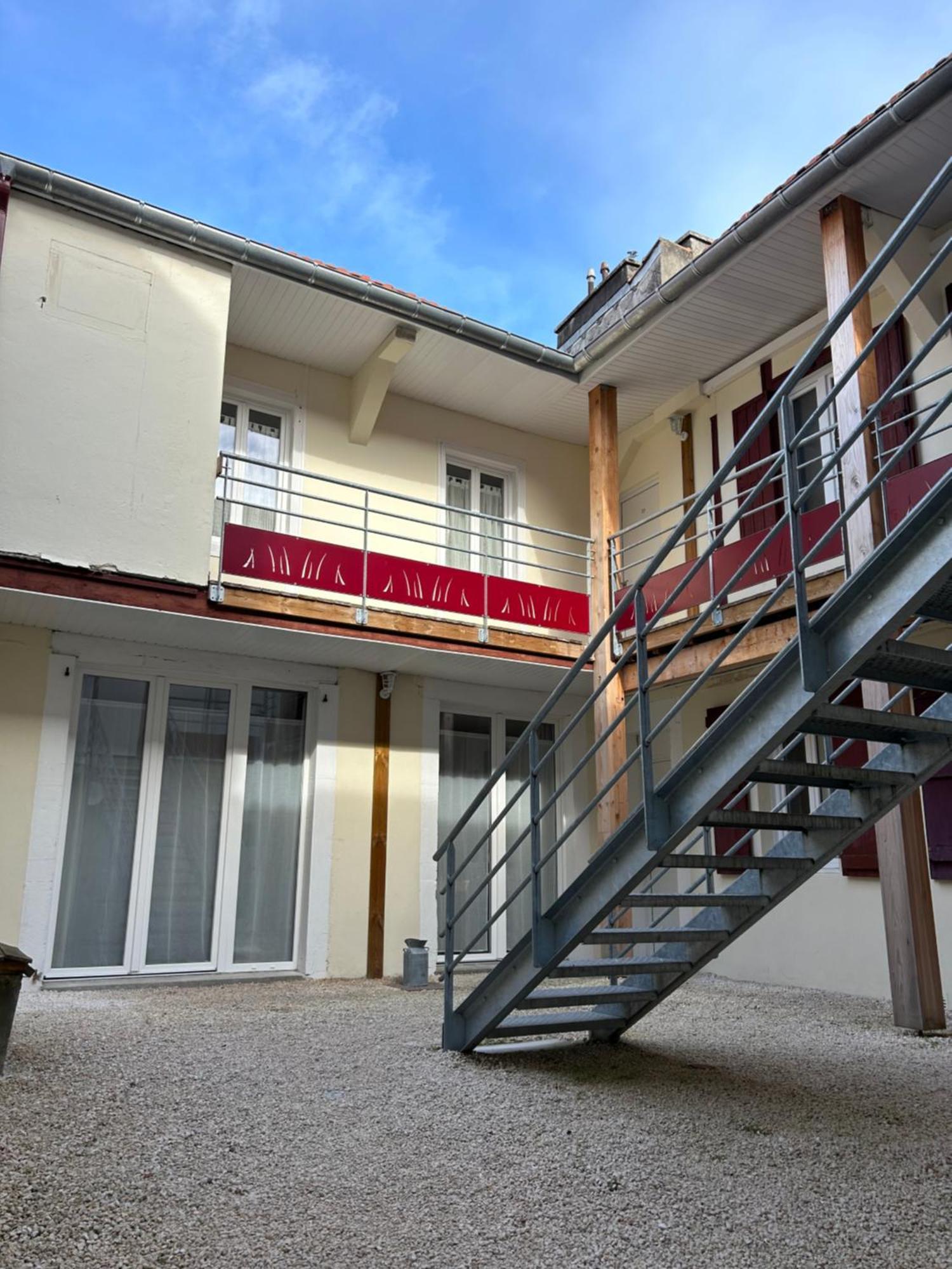 Le Patio : Appartement Chic 3 Chambres Au Coeur De Pau Eksteriør bilde